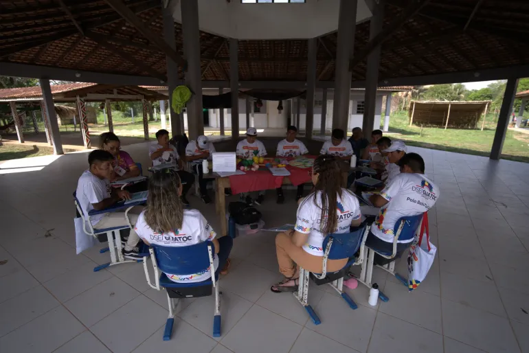 grupo de pessoas em roda