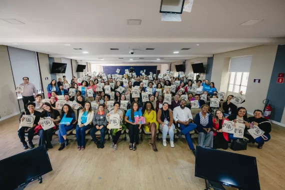 Foto mostra grupo de pessoas