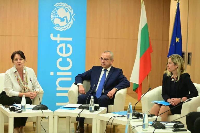 Кристина де Бройн и министърт на труда и социалната политика Гълъб Донев на среща