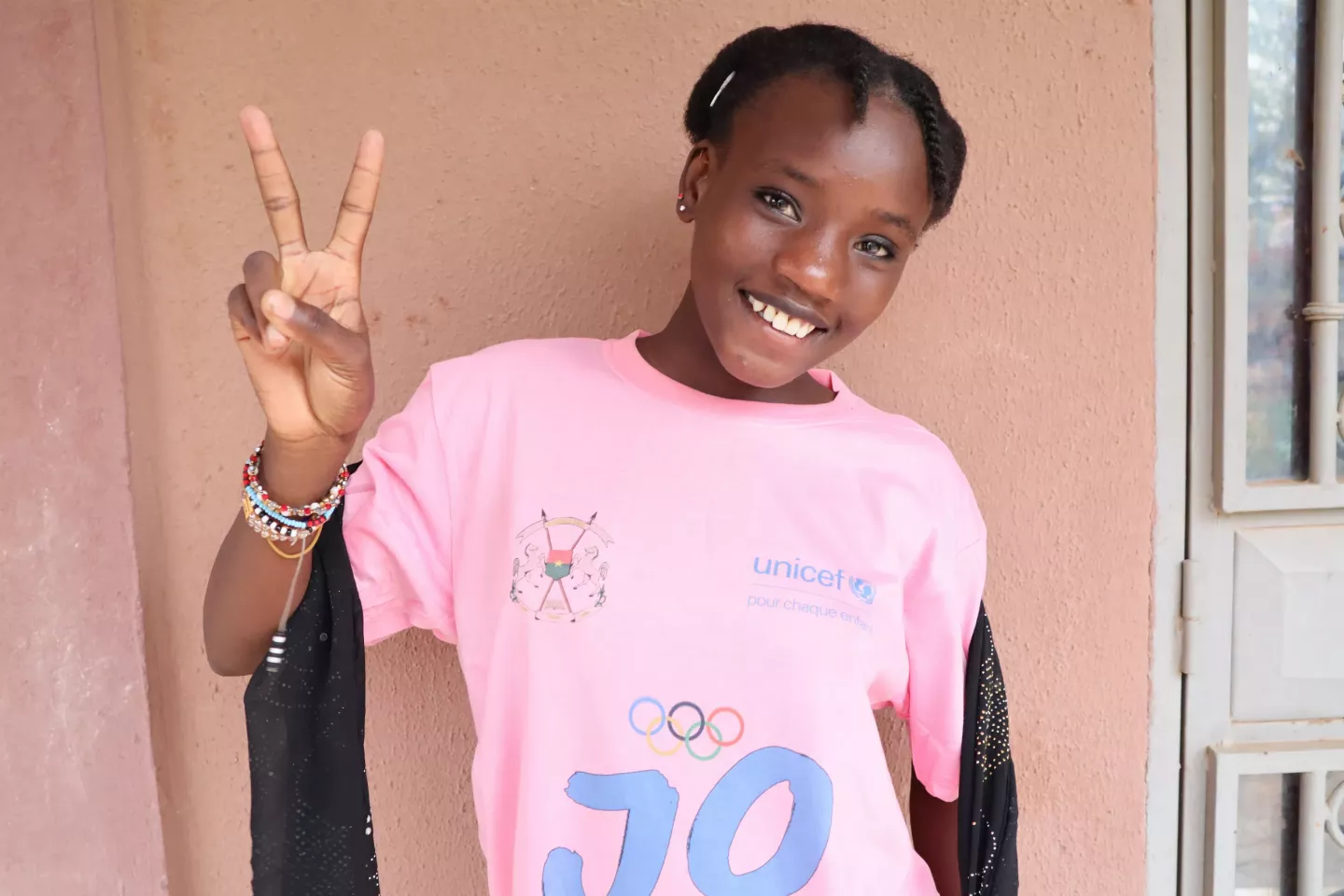 Dicko Aissatou, &eacute;l&egrave;ve de Dori, remercie Hugues Fabrice Zango pour l&rsquo;espoir qu&rsquo;il donne aux enfants 