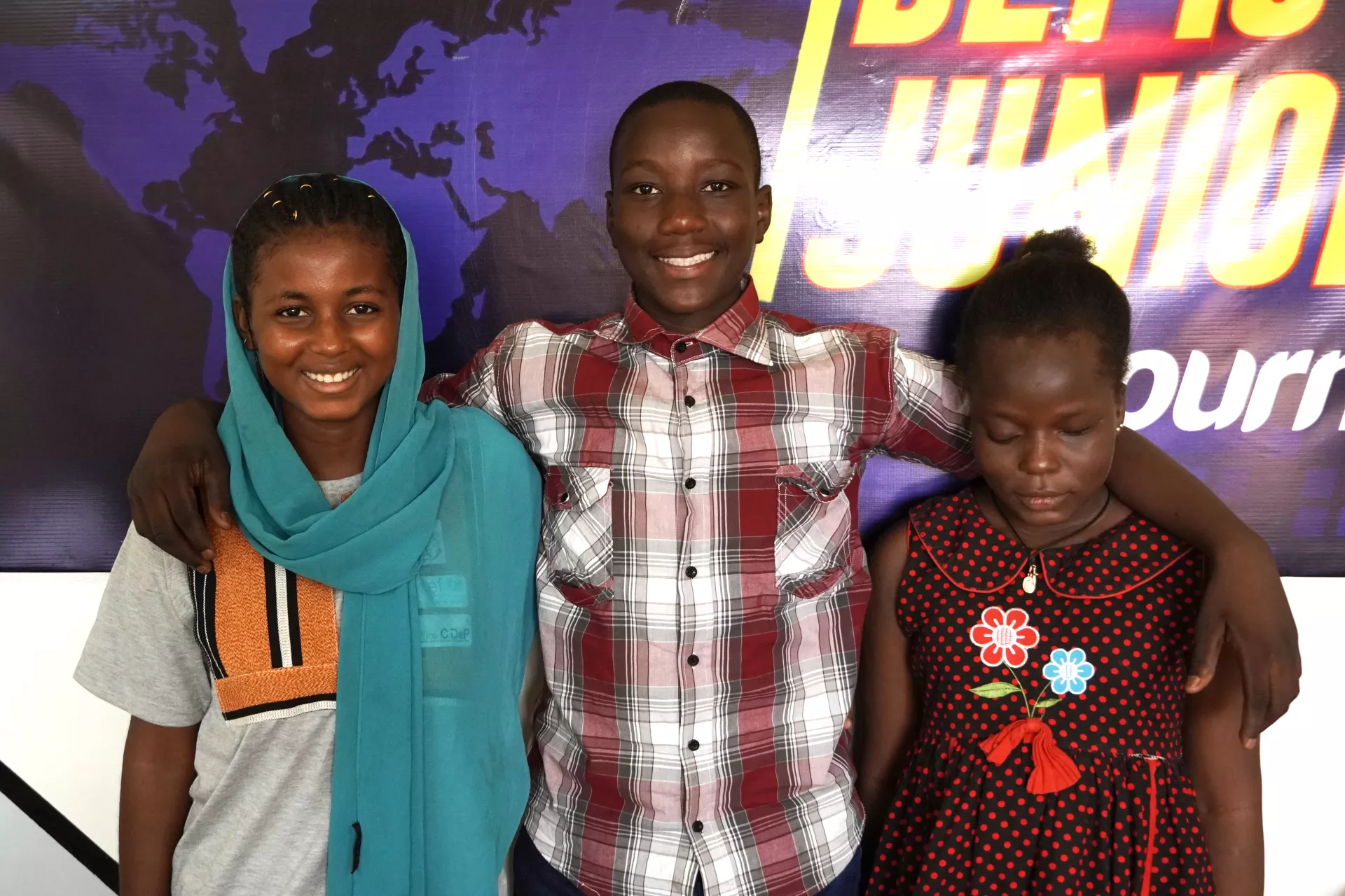 Layla Dicko, Asken Chris Nikiema, Roseline Yago, enfants journalistes de D&eacute;fi Junior ont particip&eacute;s &agrave; l&rsquo;interview du Pr&eacute;sident de la Transition la Capitaine Ibrahim Traor&eacute;.