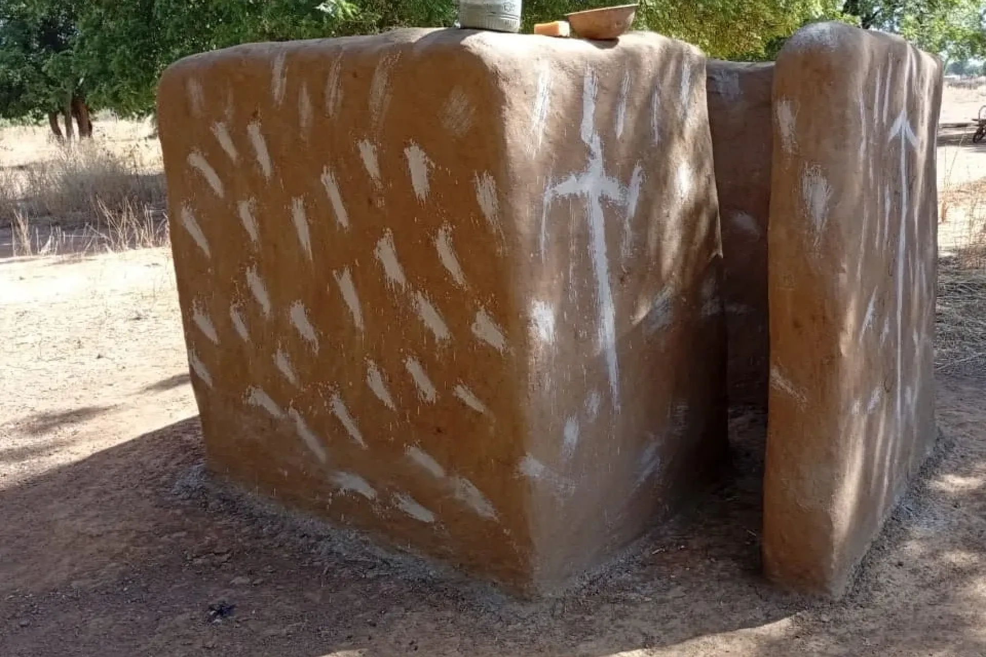 Une latrine durable r&eacute;alis&eacute;e par la famille Bazongo dans la commune de Kordi&eacute; village de P&eacute;l&eacute; &copy;ASMADE/2026