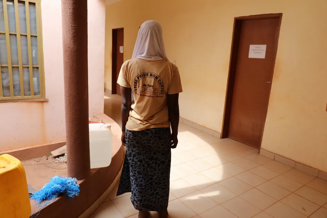 Nafi (de dos) s&rsquo;est vue manipul&eacute;e par son ravisseur. A	 plusieurs reprises, elle a quitt&eacute; son domicile pour aller le retrouver.