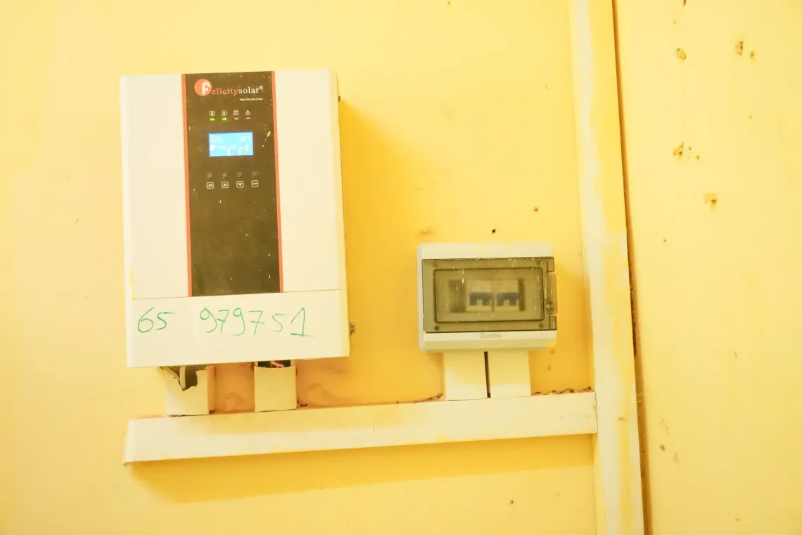 Cet onduleur solaire alimente d&eacute;sormais le dispensaire du CSPS de Ramongo 