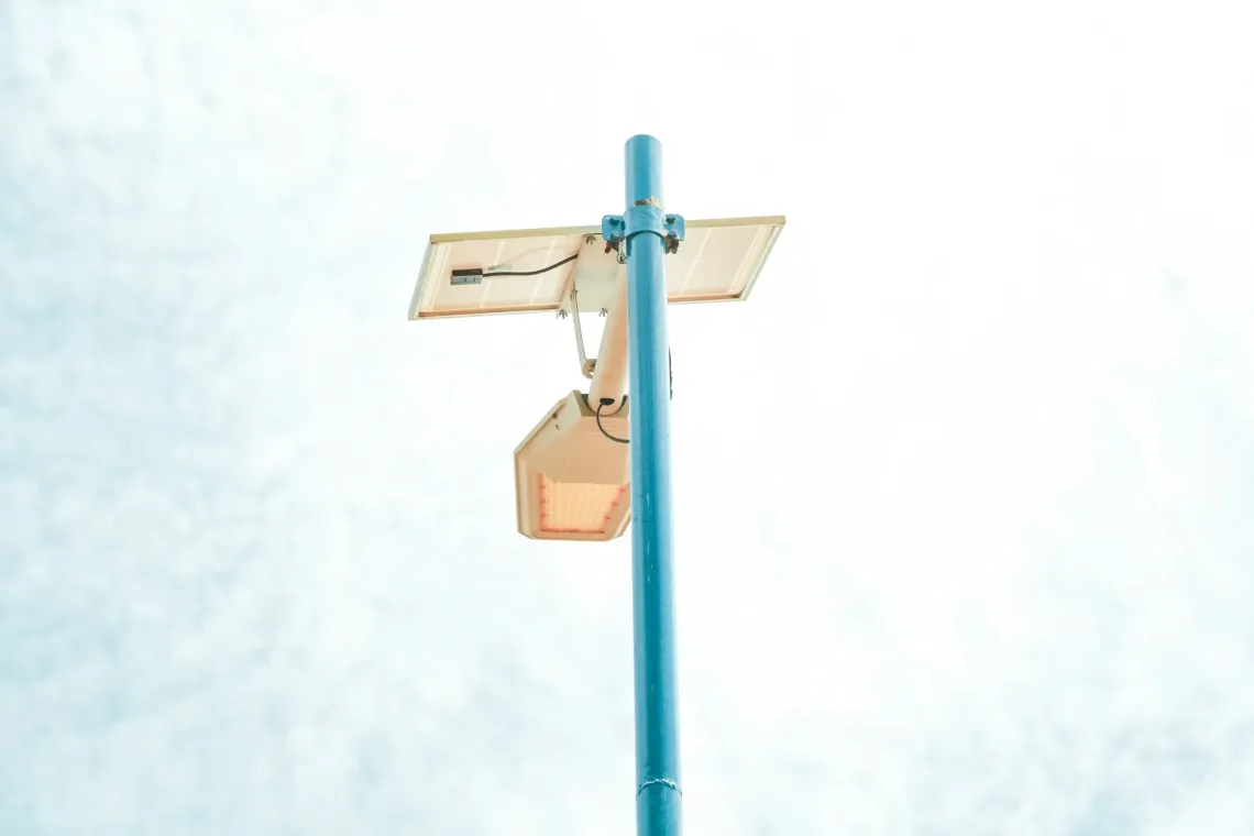 Gr&acirc;ce &agrave; l&rsquo;&eacute;nergie solaire, le dispensaire du CSPS de Ramongo b&eacute;n&eacute;ficie d&eacute;sormais d&rsquo;un &eacute;clairage fiable, m&ecirc;me en p&eacute;riode de d&eacute;lestage 