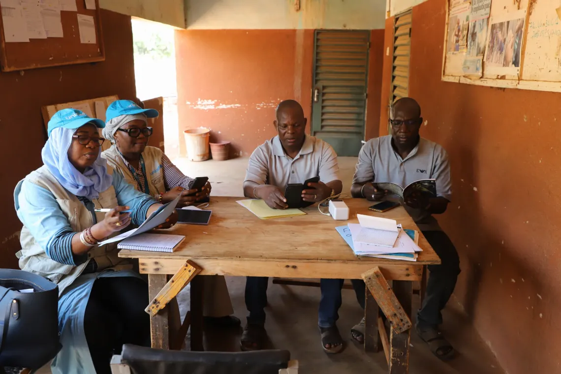 Une &eacute;quipe de supervision constitu&eacute;e du district de Sabou et UNICEF dans le CSPS de BONI supervision de la JVA+ au district sanitaire &agrave; Sabou au Burkina Faso.
