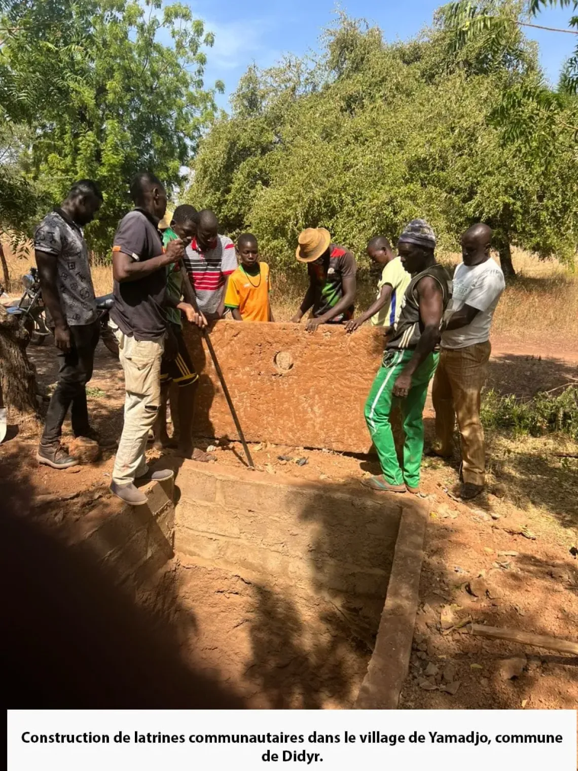 Construction de latrines communautaires dans le village de Yamadjo, commune de Didyr.