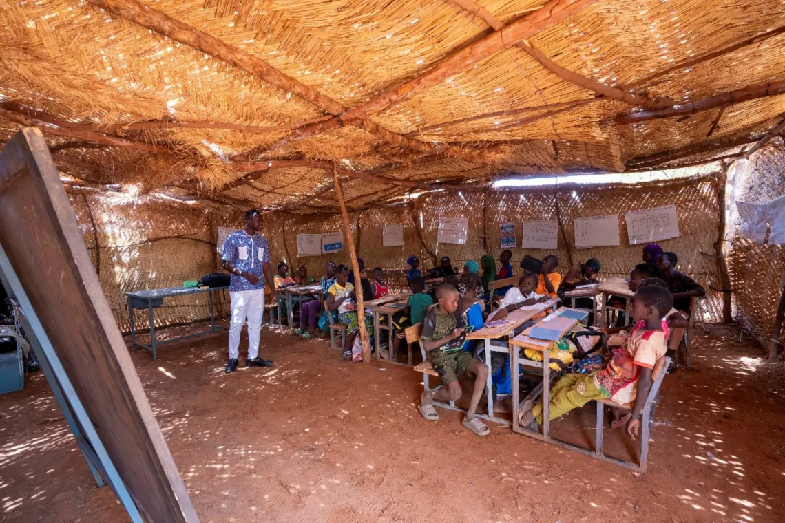 Au centre SSAP, Jean Marck donne des cours aux enfants