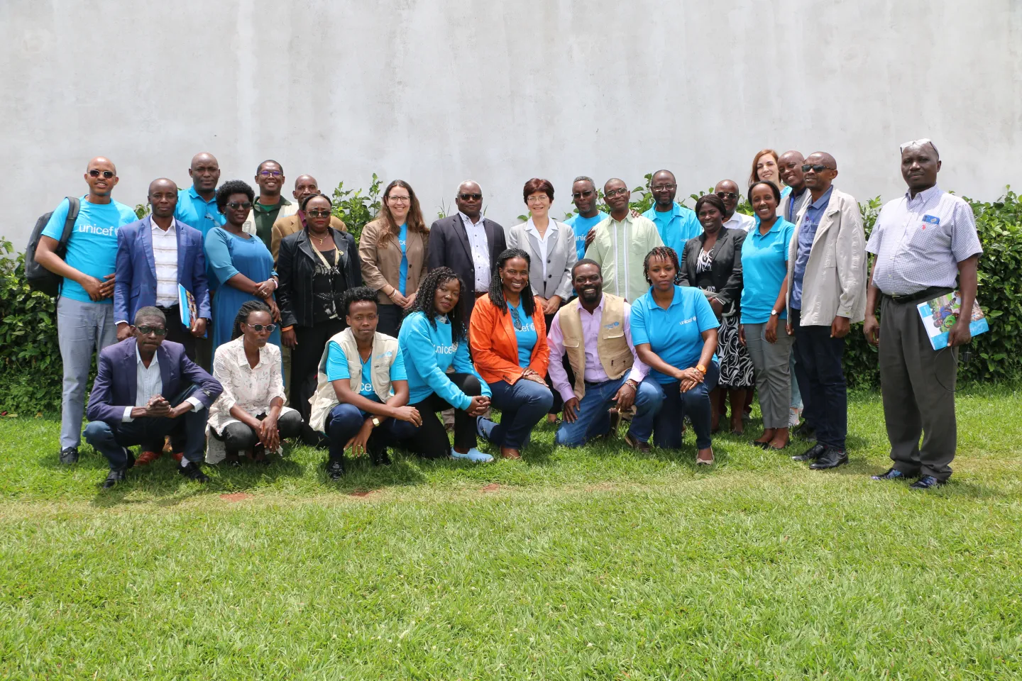 Family photo with members of the technical monitoring group, senior staff from the Ministry of Foreign Affairs and Development Cooperation, and UNICEF staff