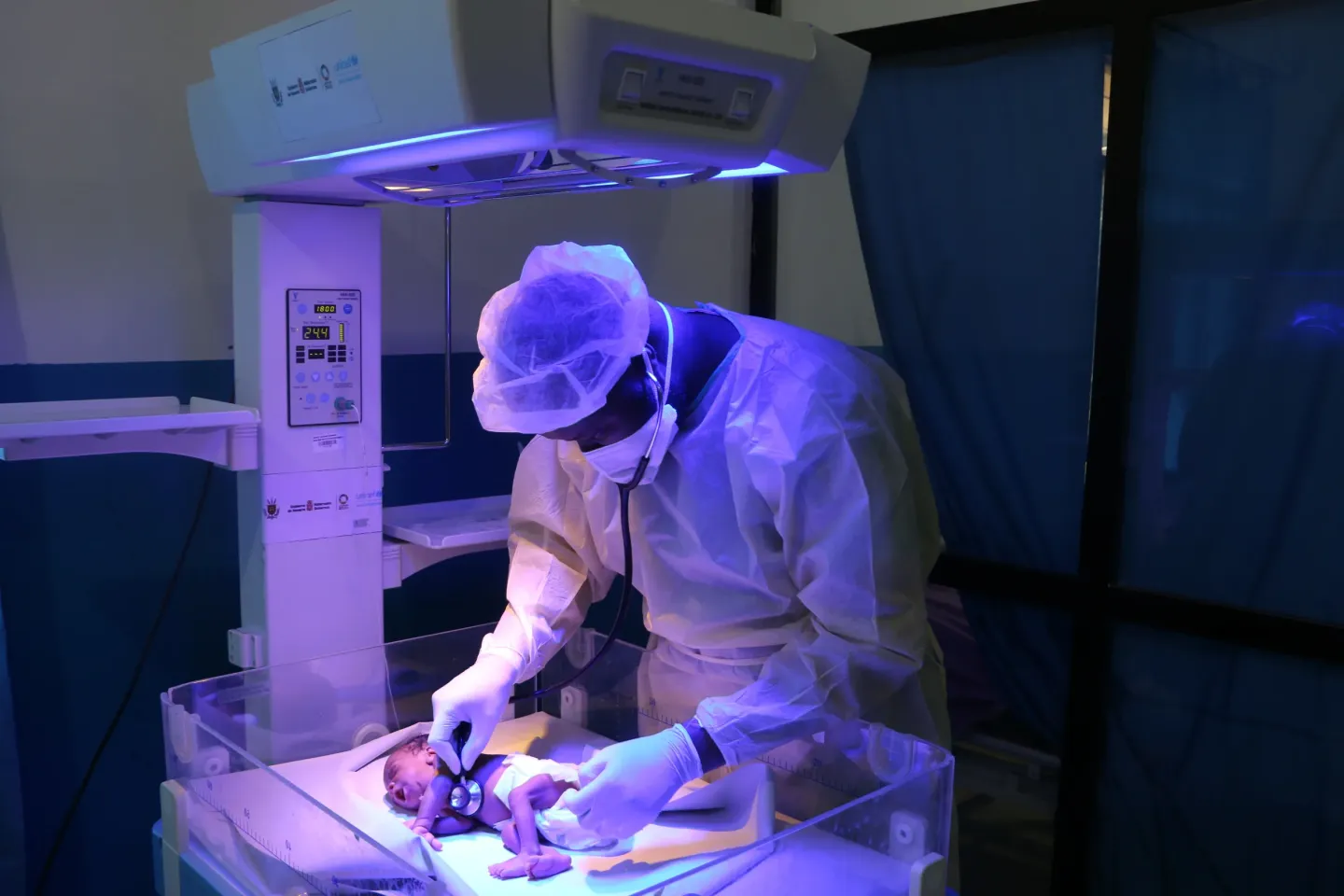 A health worker cares for a premature newborn in the neonatal unit of Rema Hospital in Ruyigi. Before giving birth, the baby's mother had been transferred from the Busuma site for Congolese refugees. 
