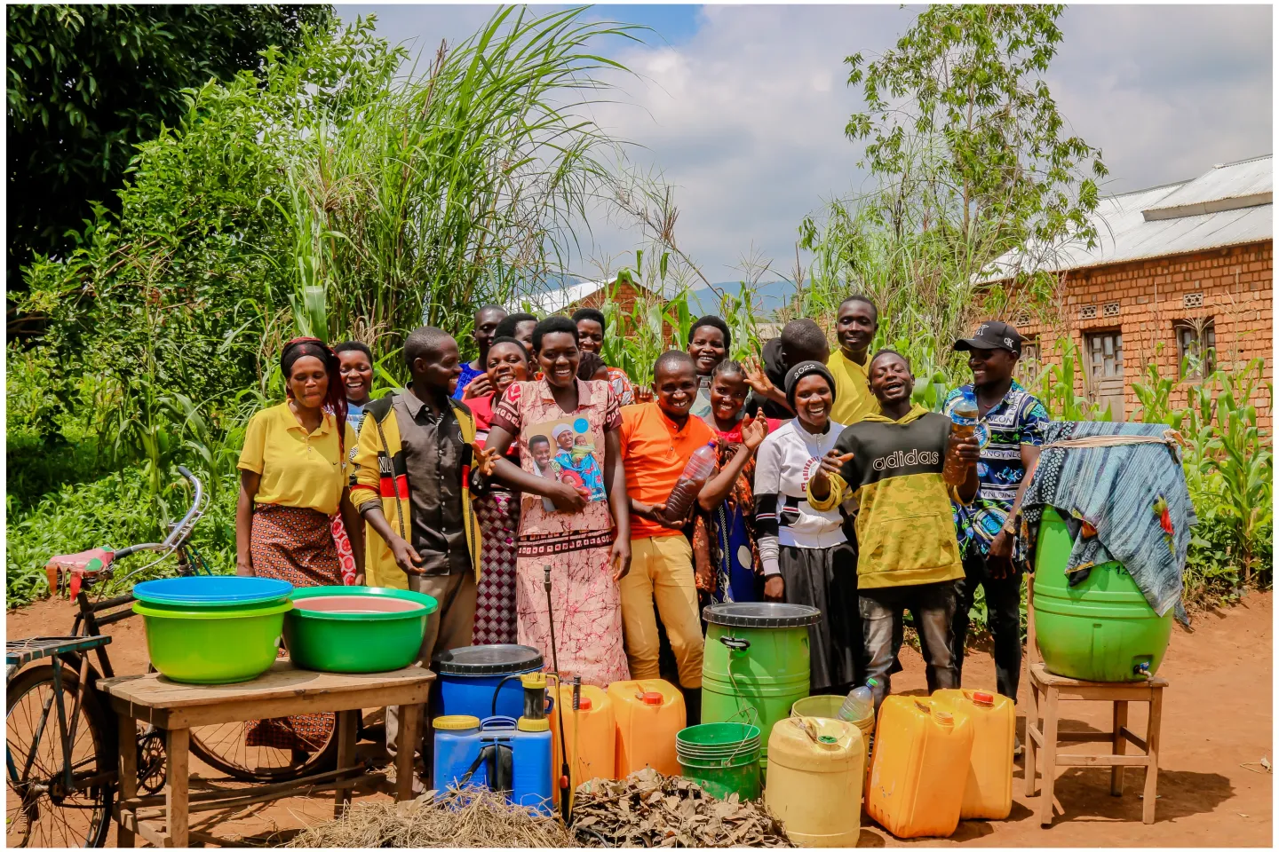 Vue d'ensemble des membres du groupe de solidarit&eacute; de la commune de Giharo 