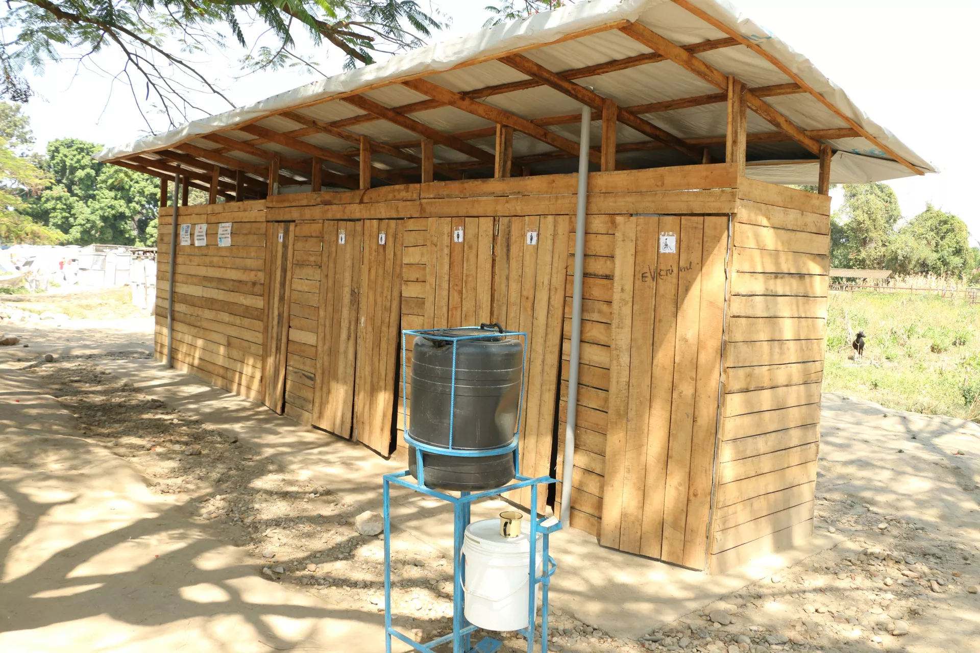 Des latrines construit dans le camp de personnes d&eacute;plac&eacute;es de Sobel &agrave; Maramvya
