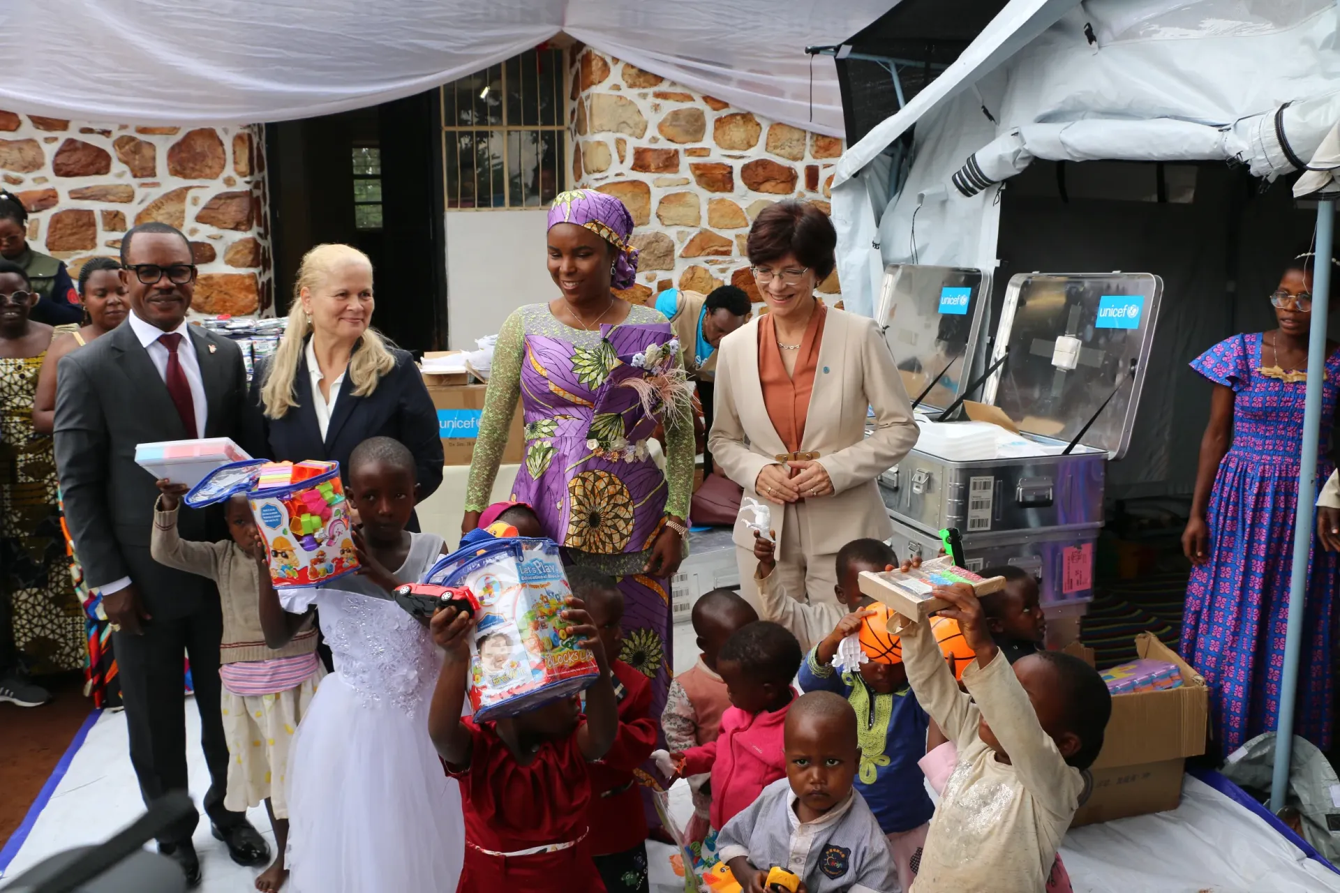 Visit and distribution of toys during the launch of the Mutobo Baby-Friendly Space.