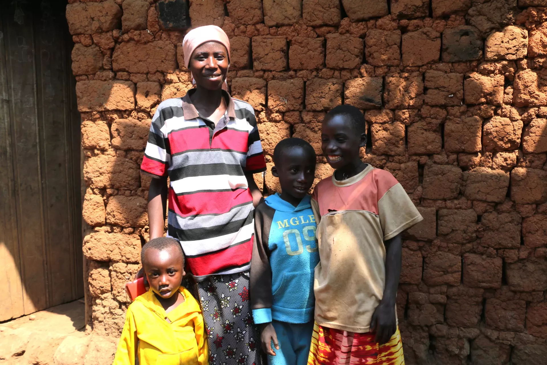 Violette, a member of a solidarity group in Nyabihanga commune in Ngozi province, and her children who have received nutritional care.