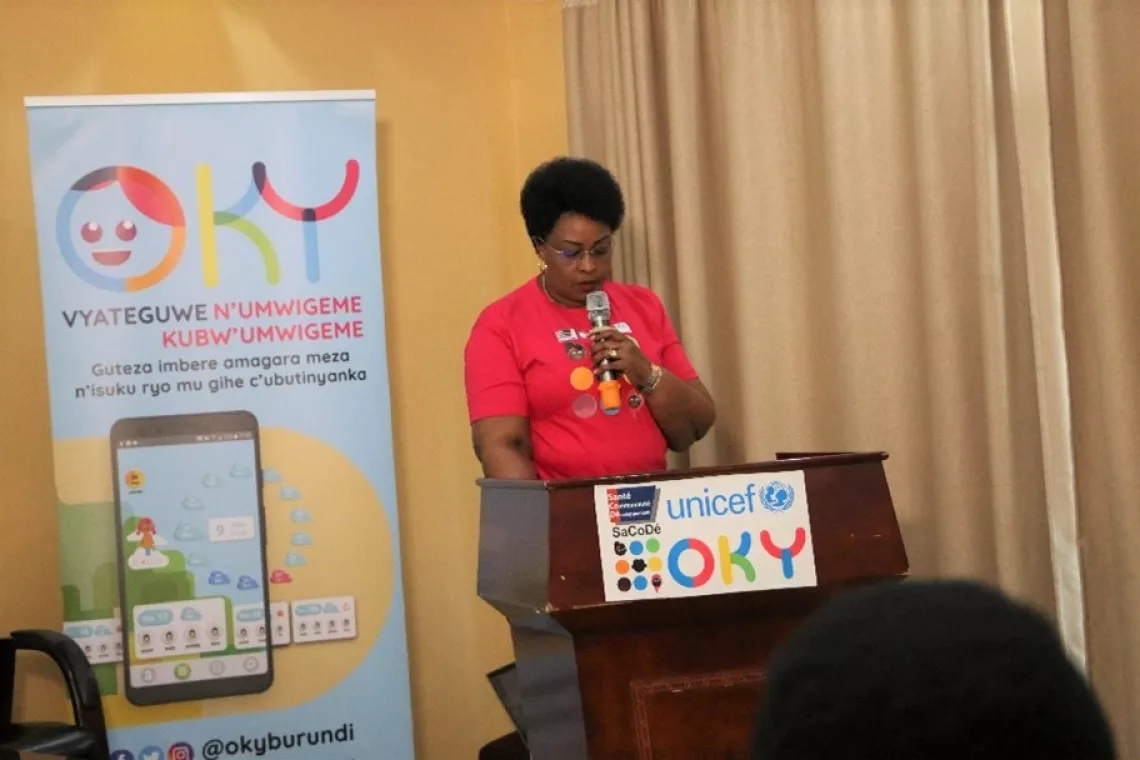 Fran&ccedil;oise Niyibizi, directrice ex&eacute;cutive de SaCod&eacute;, pendant le lancement de "OKY"