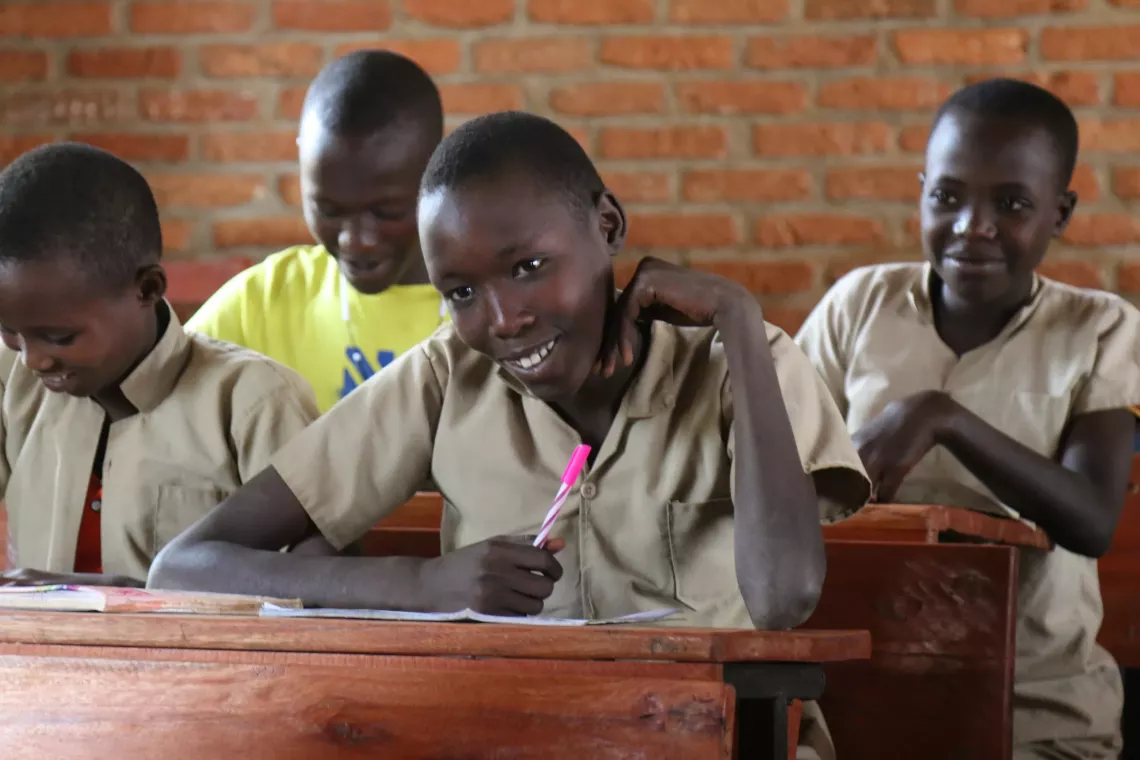    Denis, 16 ans, &eacute;l&egrave;ve &agrave; l&rsquo;Ecole Fondamentale Cewe. Il fait partie des enfants rapatri&eacute;s qui suivent les cours de rattrapage gr&acirc;ce au projet &laquo; Bakingire bige &raquo; financ&eacute; par ECHO &agrave; travers UNICEF.