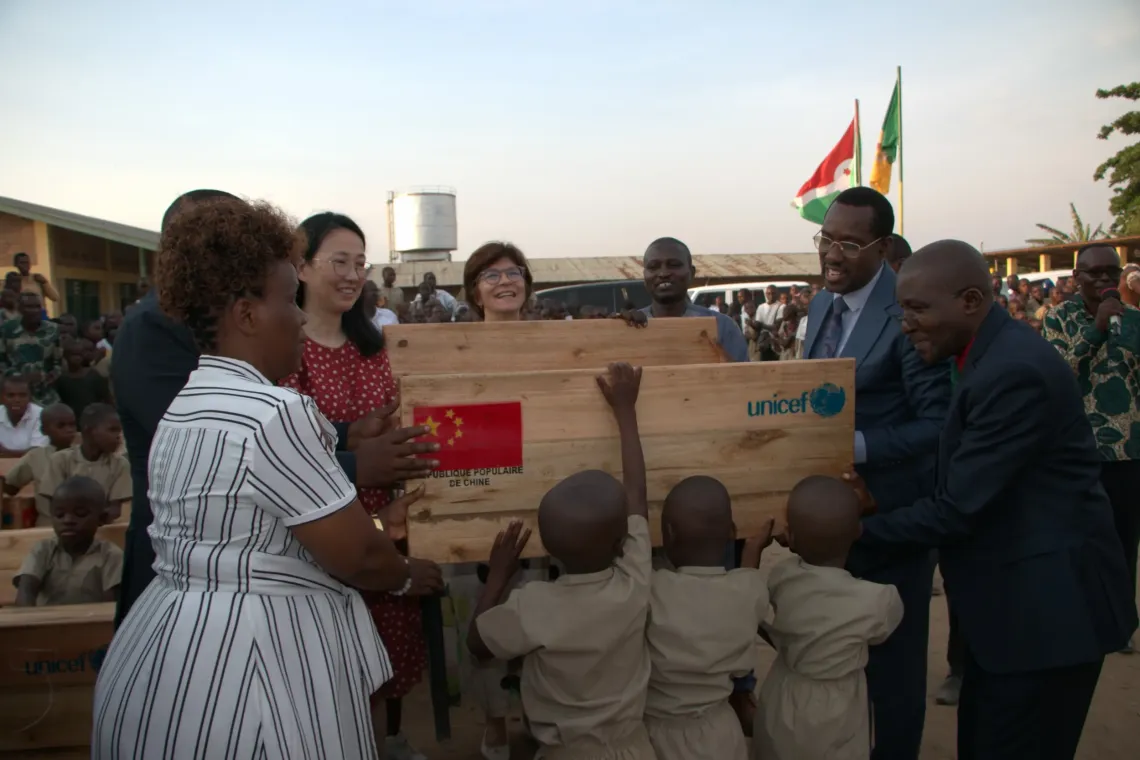 Symbolic handover of a school desk at ECOFO Gatumba VII in the presence of government authorities, UNICEF, the People&rsquo;s Republic of China, and the student beneficiaries