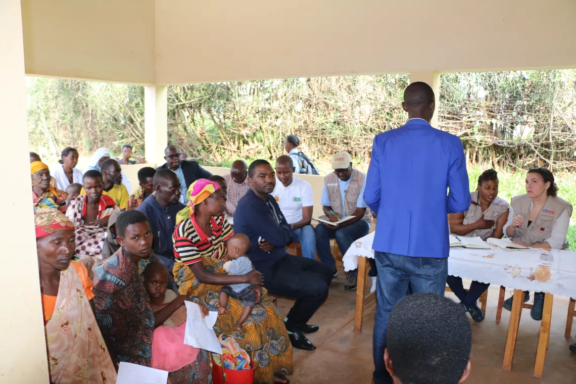 The USAID delegation talks to the nursing staff at the Vumbi health centre, and the mothers of malnourished children being cared for there
