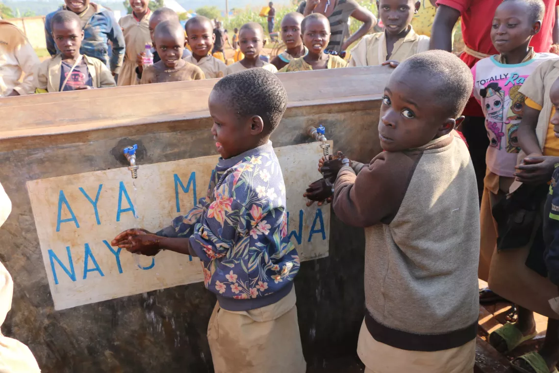 ECOFO Masama: pupils wash their hands at the water points installed in the school playground as part of the Twige Twese project.