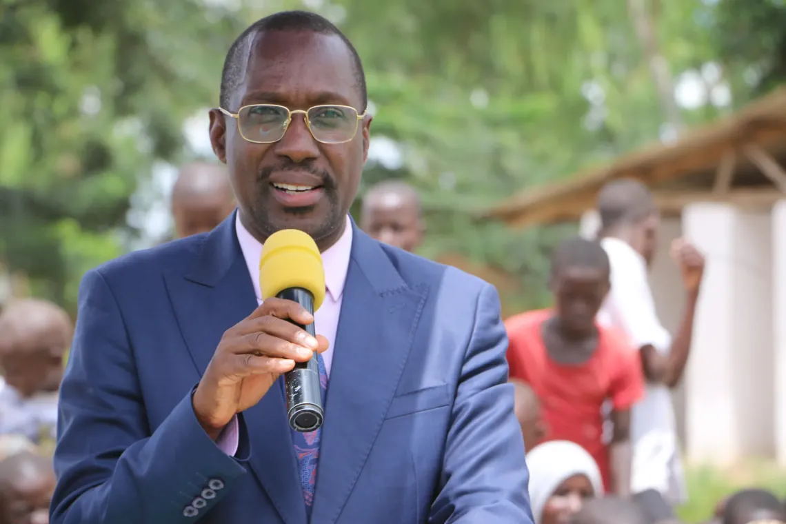  Le ministre de l&rsquo;&Eacute;ducation Nationale et de la Recherche Scientifique, Dr. Francois Havyarimana s&rsquo;adressant &agrave; l&rsquo;assembl&eacute;e 