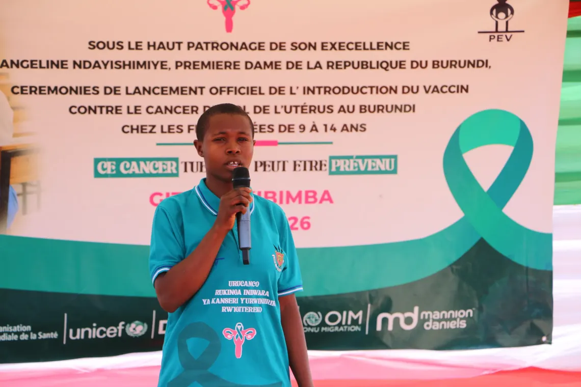 Ancienne b&eacute;n&eacute;ficiaire de la phase pilote, une jeune femme de Ngozi t&eacute;moigne de son exp&eacute;rience. Devenue m&egrave;re, elle affirme que le vaccin contre le VPH lui a permis de prot&eacute;ger son avenir et celui de sa famille, sans aucune complication. 
