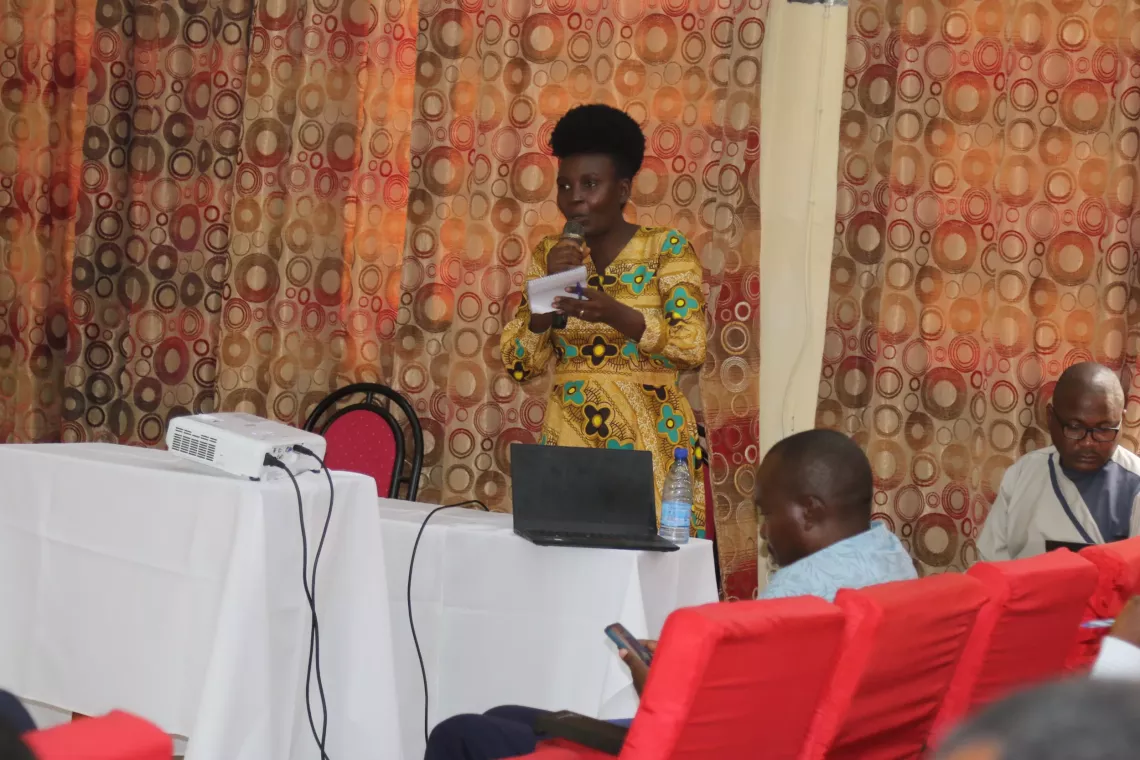 Dr Liliane Nkengurutse, Director of the Centre des Op&eacute;rations d'Urgences de Sant&eacute; Publique (COUSP) during her presentation.