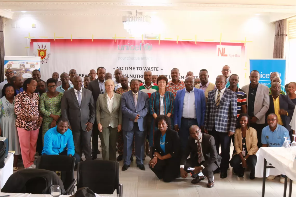 Photo de groupe des participants &agrave; la deuxi&egrave;me rencontre du COPIL du projet No Time to Waste, Gitega.