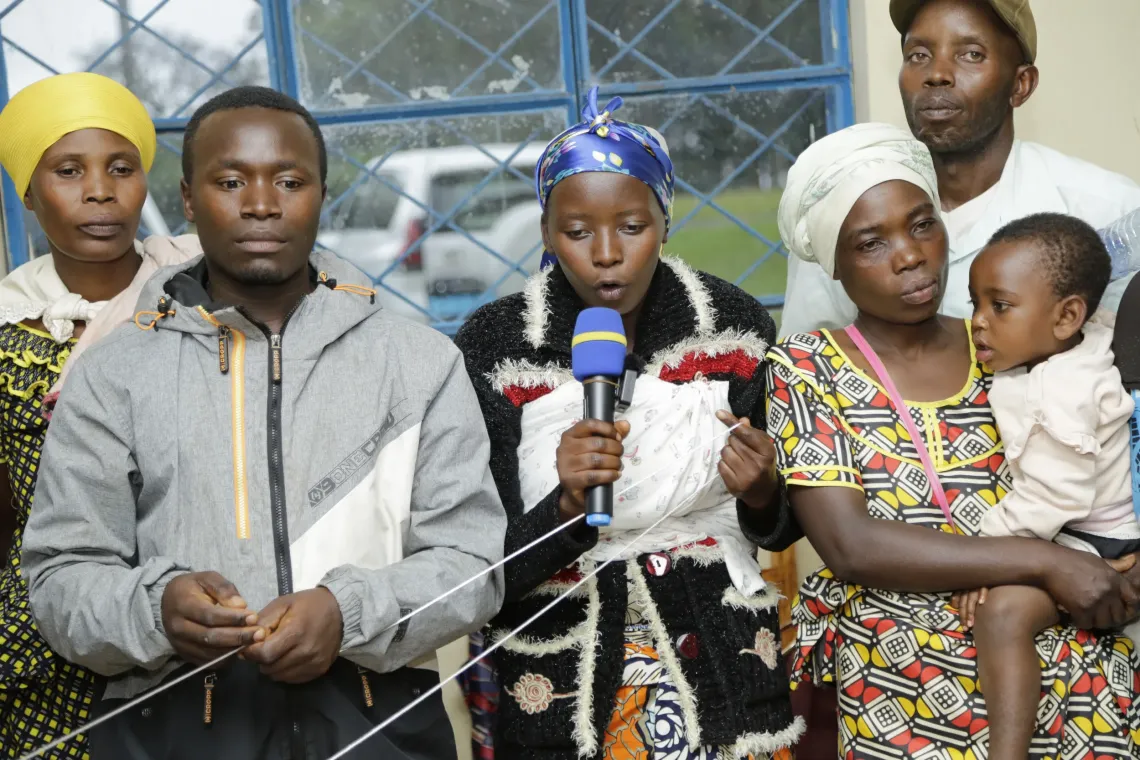 Couple sharing testimony of positive behavioral change after dialogues with leaders and facilitators on sharing responsibilities for their children&rsquo;s harmonious development 