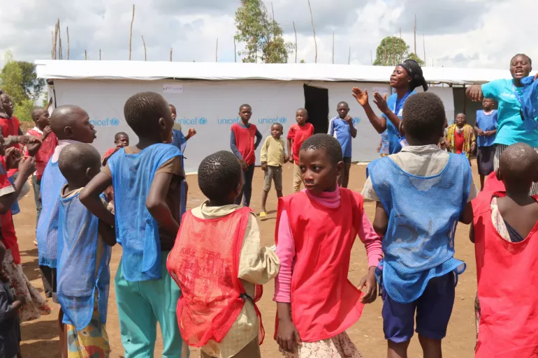 Les enfants r&eacute;fugi&eacute;s congolais du site de Musenyi (Rutana), jouant dans un espace ami des enfants, mis en place par et SAD avec l&rsquo;appui de l&rsquo;UNICEF.