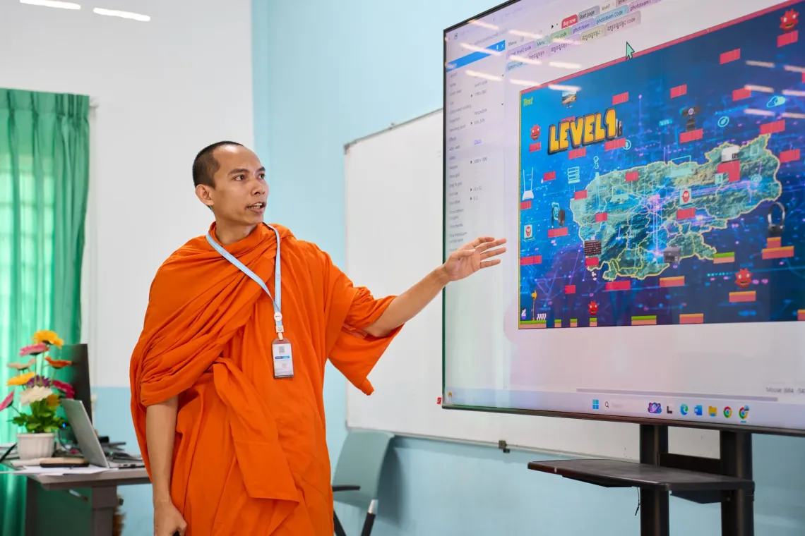 ICT teacher Venerable Pheap Piseth taught the Game Changers curriculum during extracurricular classes at Kesararam Primary School in Siem Reap, where he is also a practicing monk