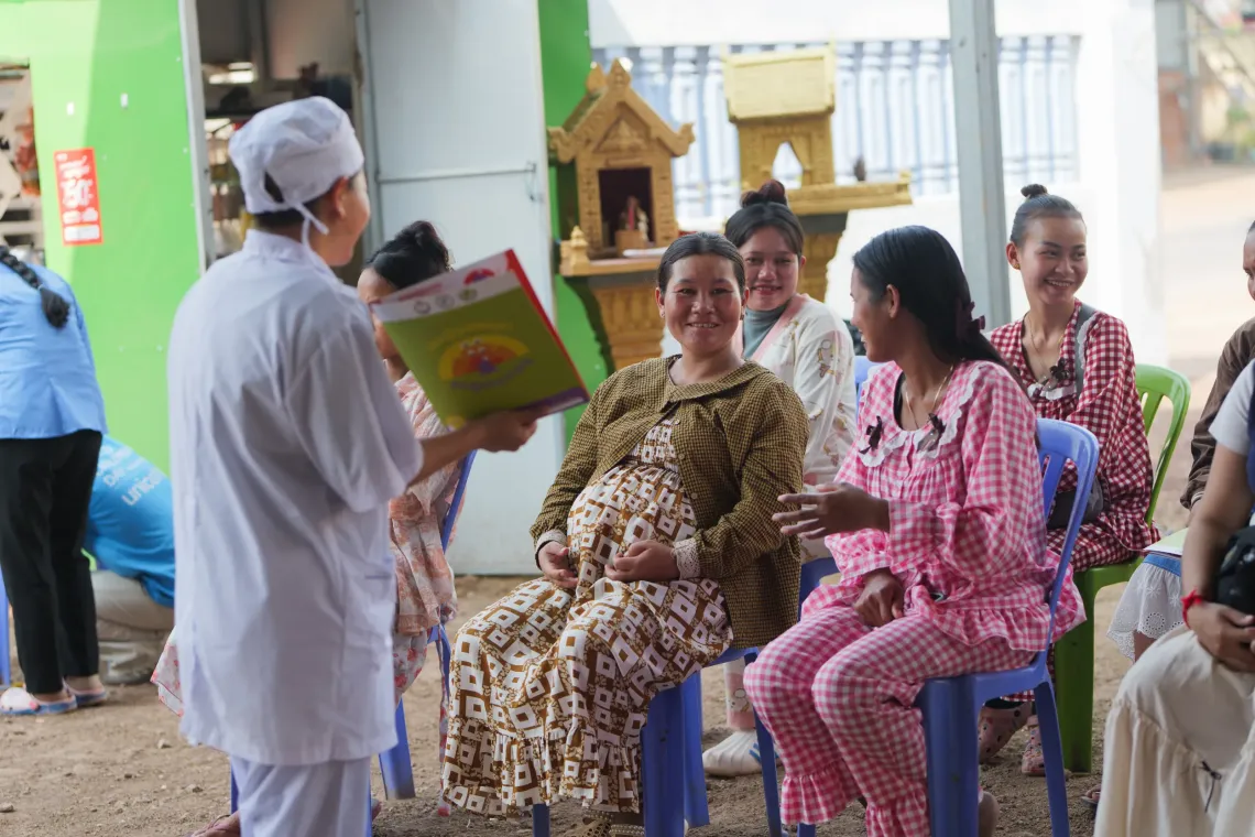 Sabin and other expectant mothers take part in a community education session.