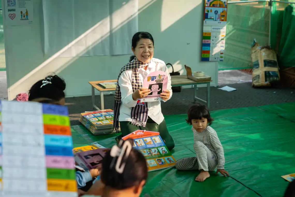 Thon Sina, Deputy Director of Education, Youth and Sport, conducts a Nurturing Care Parenting Session for displaced parents at a temporary learning space in Sampov Loun Pagoda, Siem Reap.