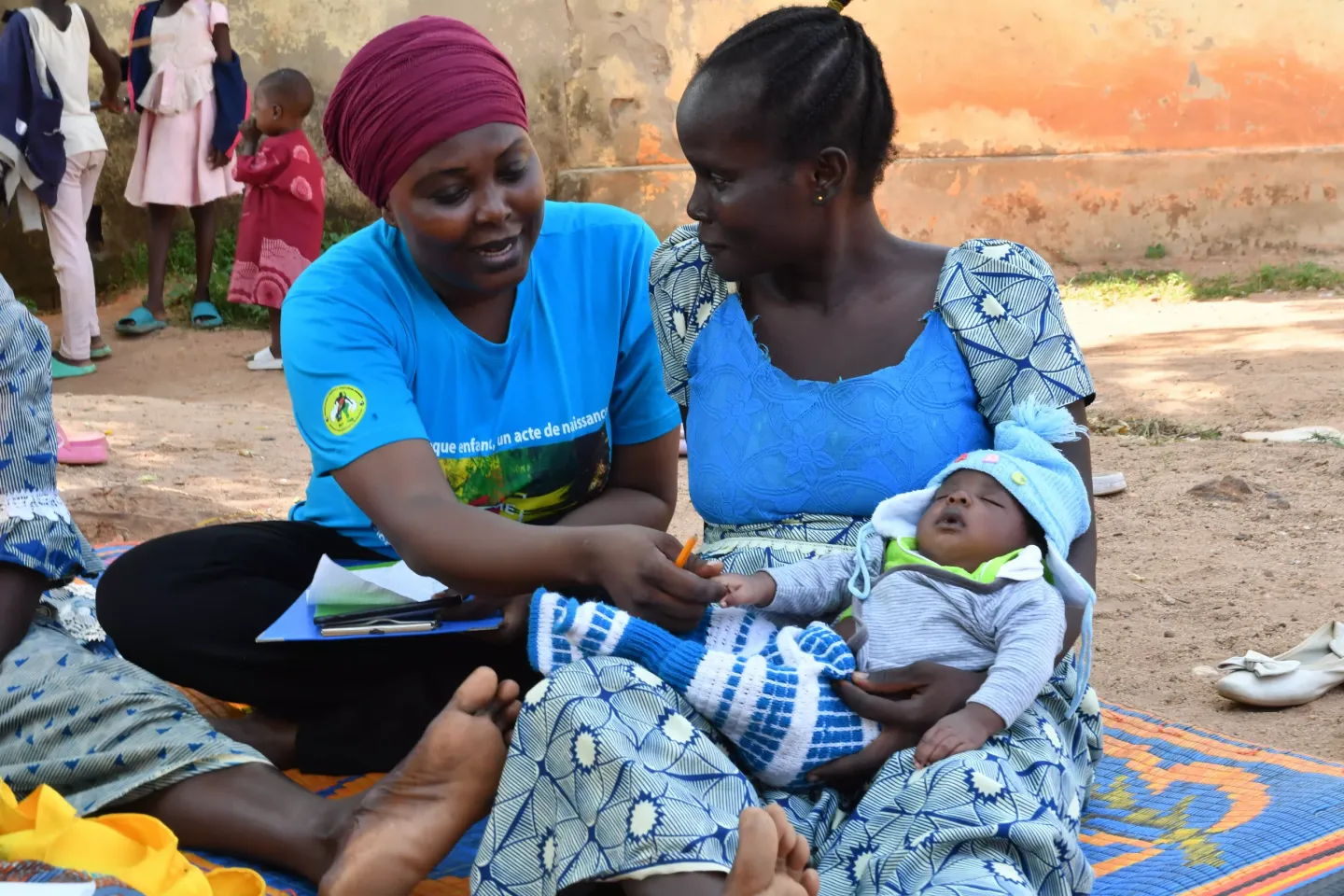 UNICEF Staff is providing assistance to a mother and child in Far North Cameroon