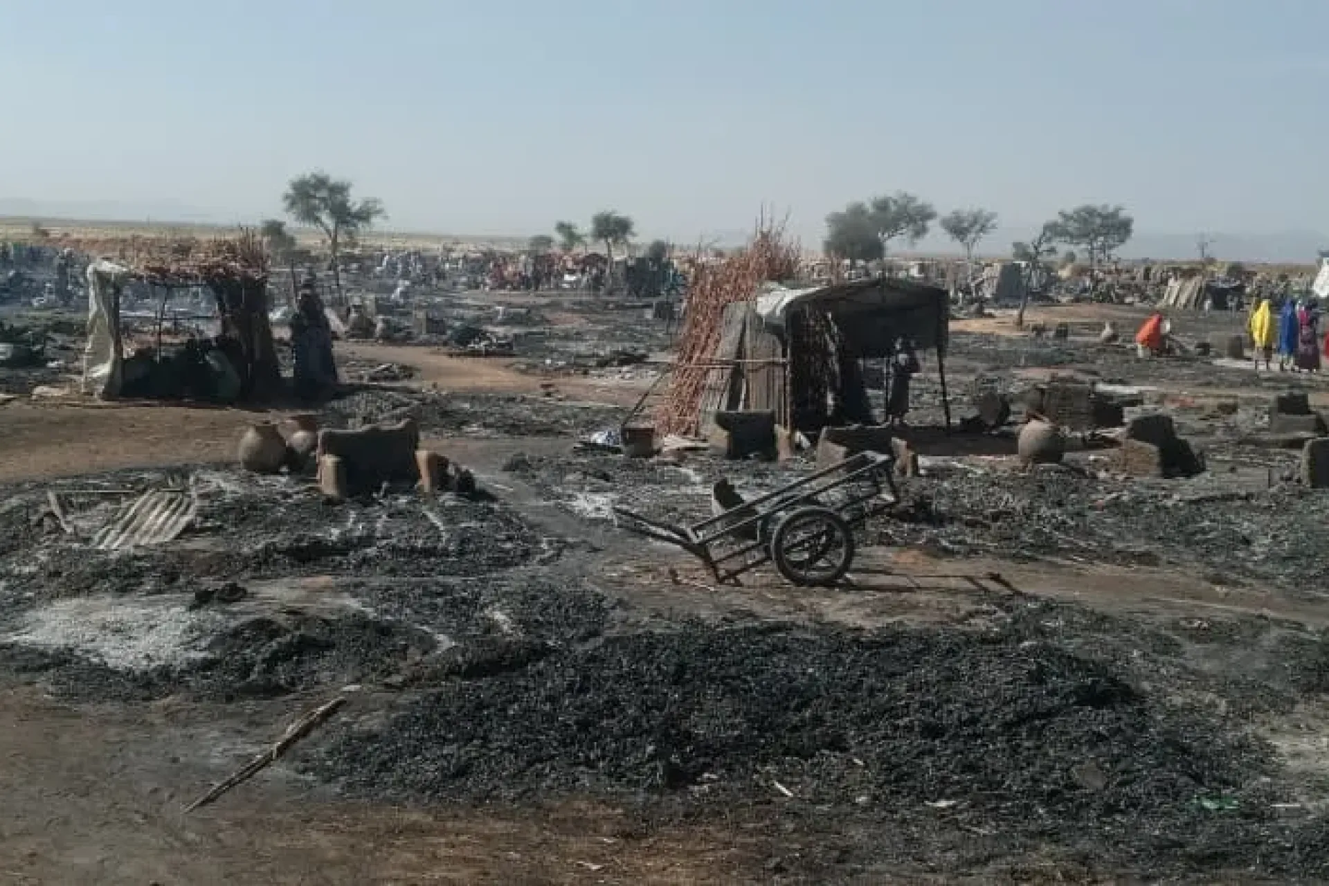 camp de d&eacute;plac&eacute;s apr&egrave;s l'incendie