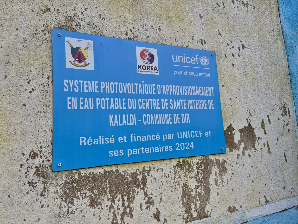 plaque signal&eacute;tique du forage photovolta&iuml;que de Kalaldi