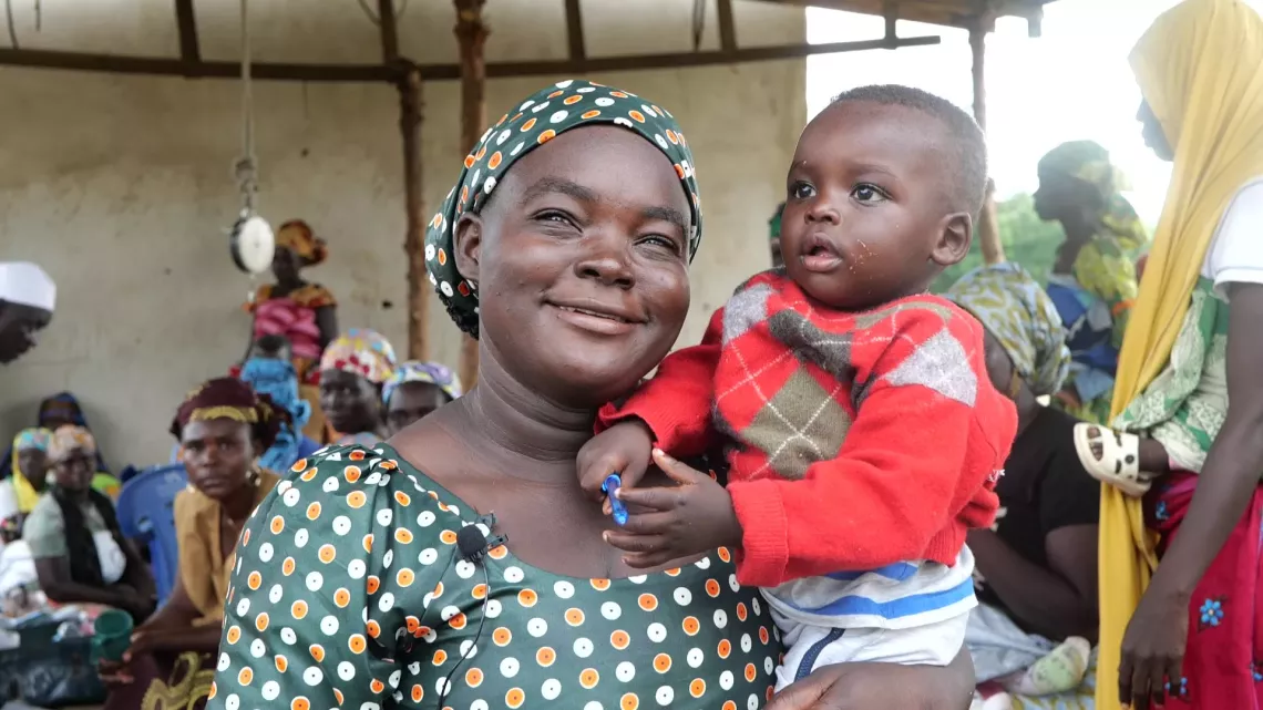 Sylvie et son b&eacute;b&eacute; apr&egrave;s la d&eacute;monstration nutritionnelle 
