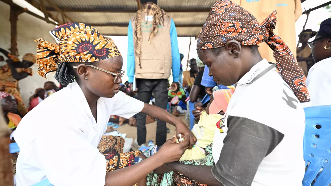 Vaccination et pes&eacute;e des b&eacute;b&eacute;s apr&egrave;s la d&eacute;monstration nutritionnelle 