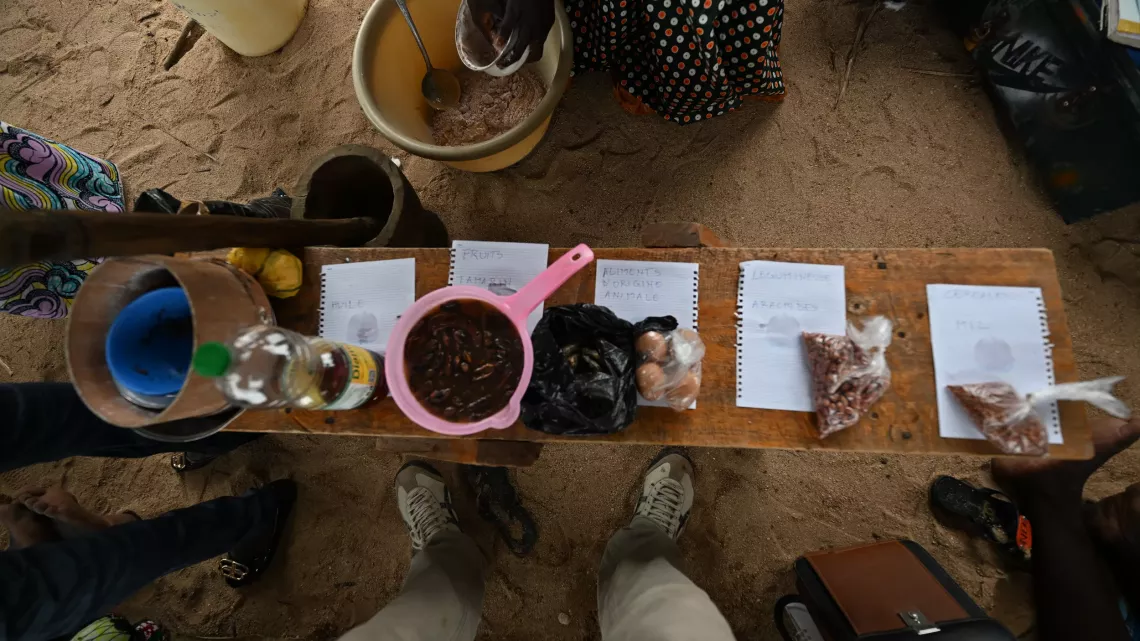 Farine de mil rouge, du jus de tamarin, de l&rsquo;huile v&eacute;g&eacute;tale, de la p&acirc;te d&rsquo;arachides et du poisson sec, ingr&eacute;dients de la bouillie 5 &eacute;toiles 