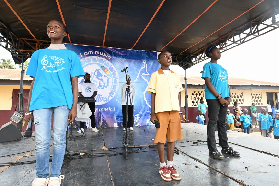 Divine, Brahim et St&eacute;phane, les trois maitres.ses de c&eacute;r&eacute;monie du pr&eacute;-festival