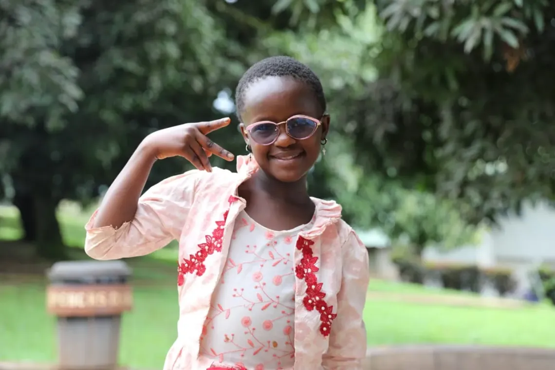 Naomi wear a new pair of glasses