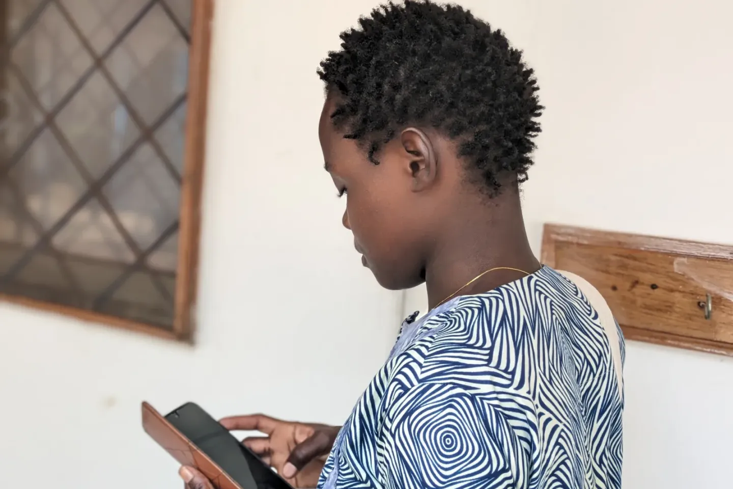 Mirabelle Yotoli a eu son premier t&eacute;l&eacute;phone portable quand elle avait 17 ans. 