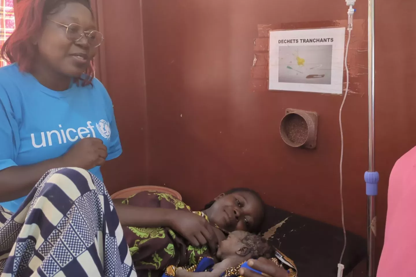 UNICEF's doctor Mauricette Deballe, exchanges with Cecilia Feiganazoui, a midwife in Bossangoa