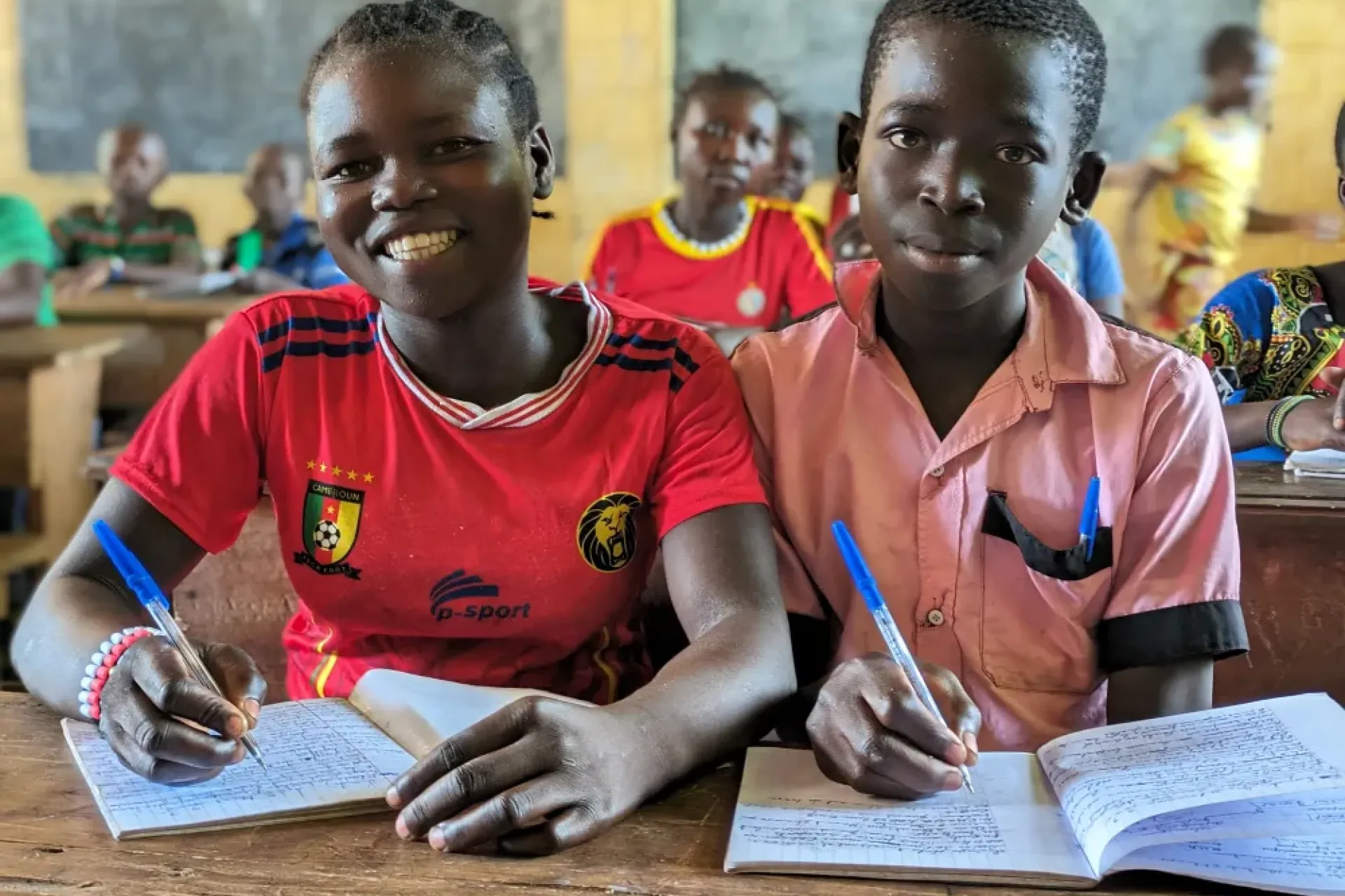 Belya Finguramini et Dieubeni Dimanche sont en derni&egrave;re ann&eacute;e d'&eacute;cole primaire dans leur village, Gouze, situ&eacute; dans la r&eacute;gion de Lim Pende, en R&eacute;publique centrafricaine.  