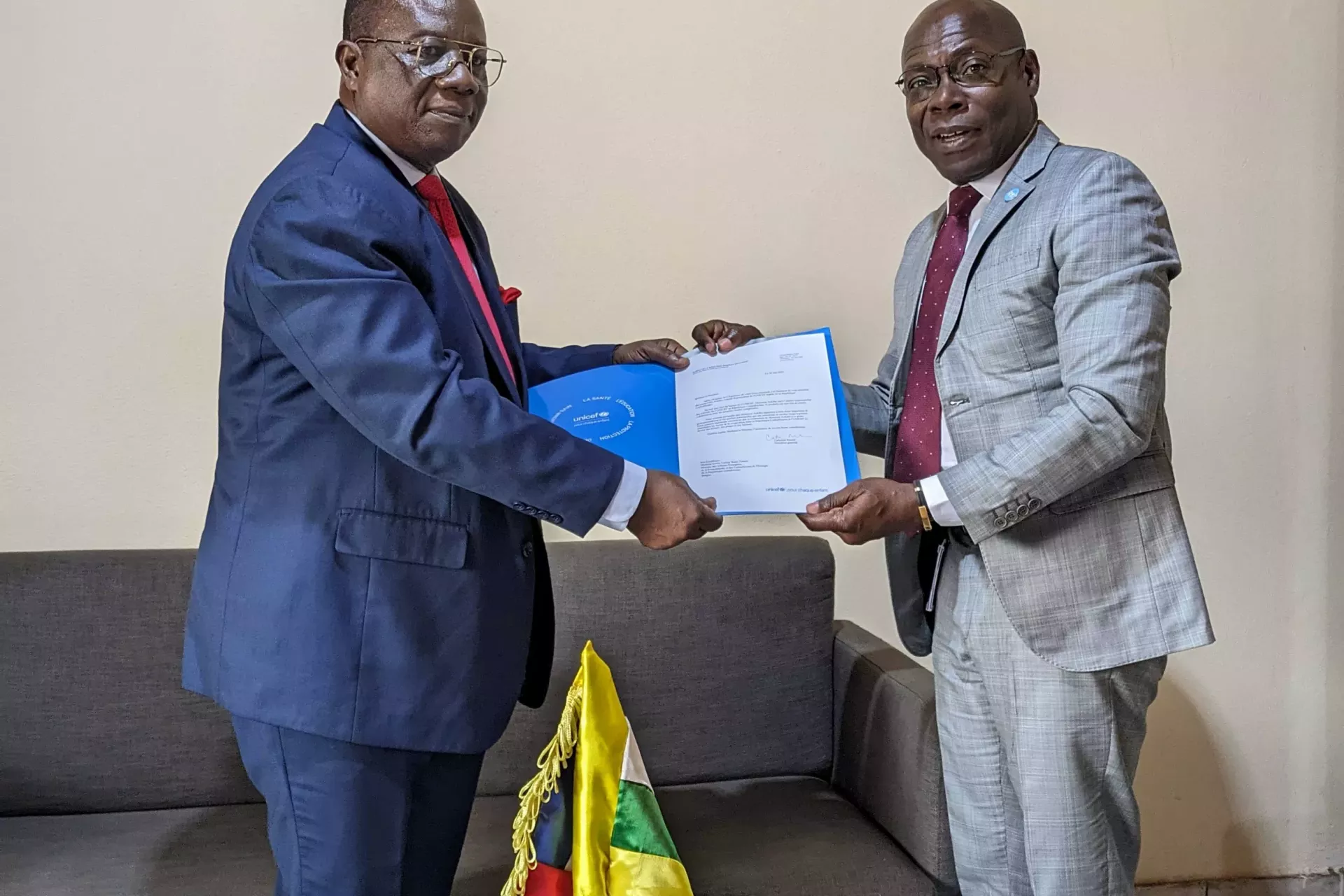 Felix Ackebo, UNICEF Representative in the Central African Republic, presents her credentials to the Chief of Staff at the Ministry of Foreign Affairs, Alain Lamessi.