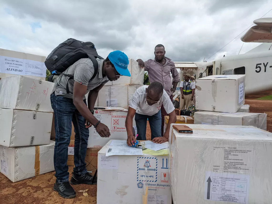 A staff from UNICEF receives a cargo of vaccines in Alindao, Prefecture of Basse Kotto, one of the zones targeted by the KSrelief -funded-immunization programme.  