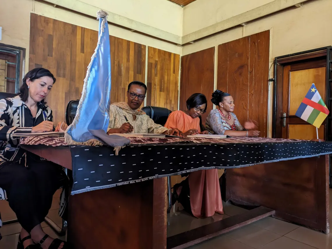 En 2024, un protocole pour le transfert rapide des enfants associ&eacute;s &agrave; des groupes arm&eacute;s a &eacute;t&eacute; sign&eacute; par l'UNICEF, la MINUSCA et le gouvernement centrafricain