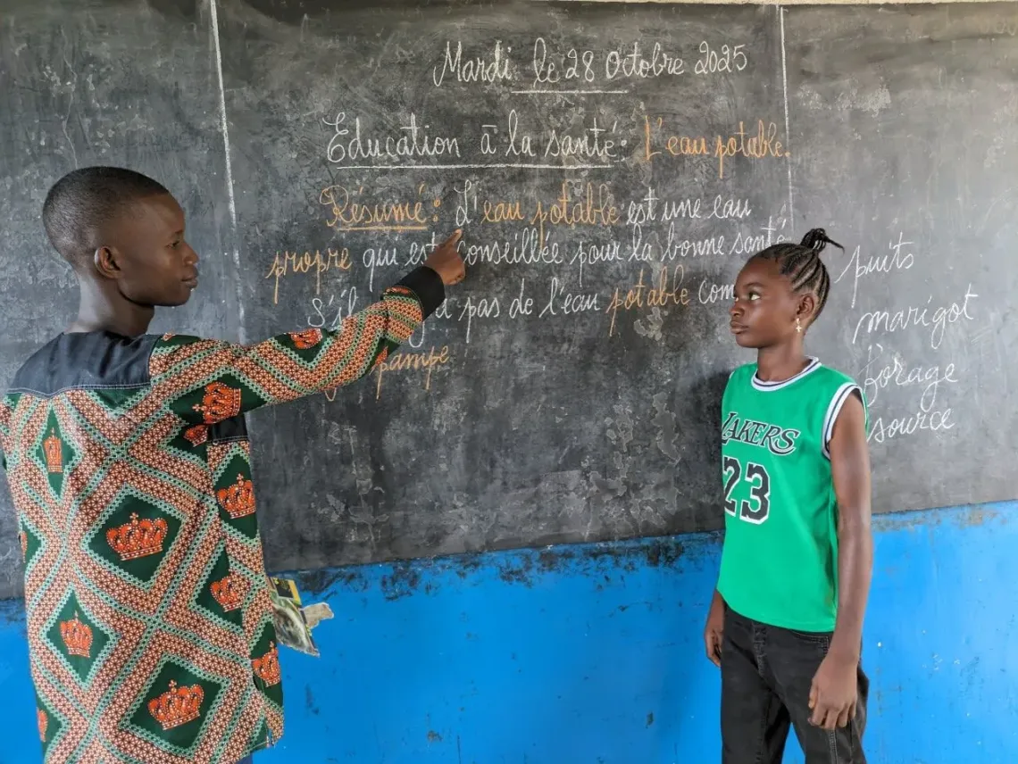 A primary school student follows a lesson about hygiene in Sibut. 