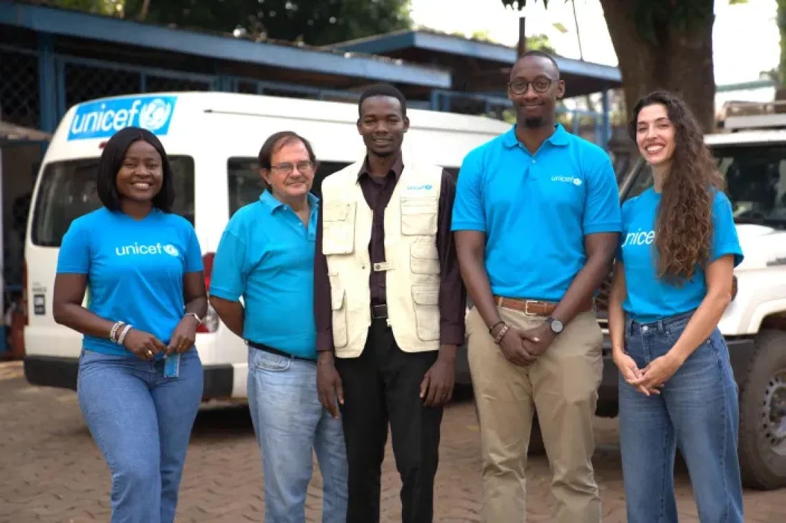 Certains des huit volontaires des Nations Unies actuellement en service aupr&egrave;s de l'UNICEF en RCA. 