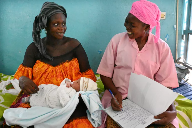 Patricia Einta, a 20 years old mother declares her newborn at the health center &ldquo;Apostes&rdquo; of N&rsquo;Djamena