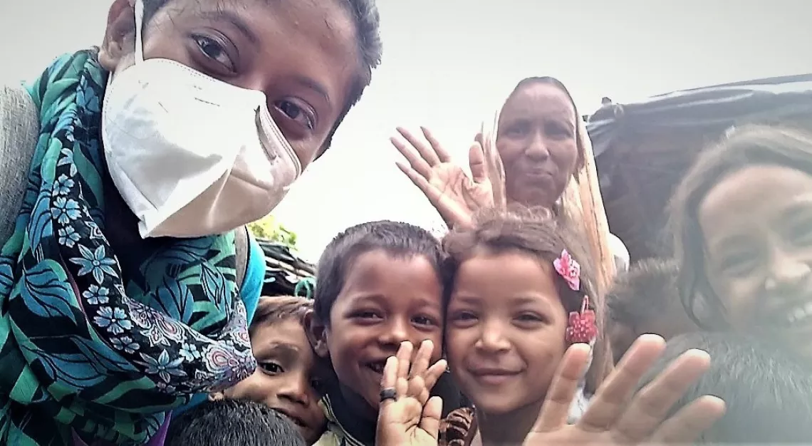 Samia Aboni with children